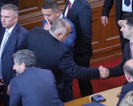 Комисията по имунитетите в парламента не събра кворум, работи само 14 минути