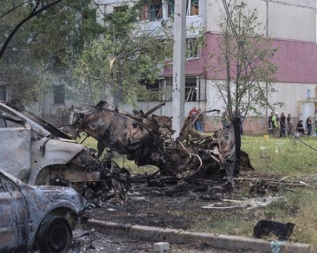 Най-малко 31 души са ранени при руски удар по украинския град Первомайски