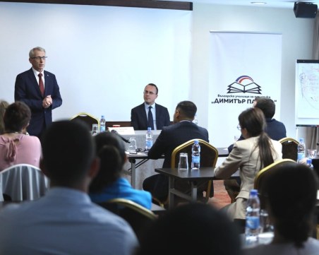 Премиерът акад. Денков: Необходим е обществен консенсус за националните приоритети