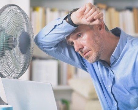 При колко градуса работите? Инспекцията по труда: Работодателите да минимизират риска в горещините