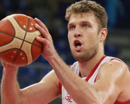 Везенков замина за САЩ след подписа със Сакраменто Кингс