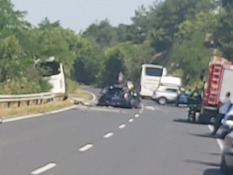 Един човек е загинал, а най-малко шестима са ранени при