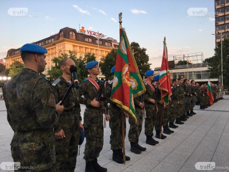 Гарнизон Пловдив с празник днес! Тържествен марш в центъра на града