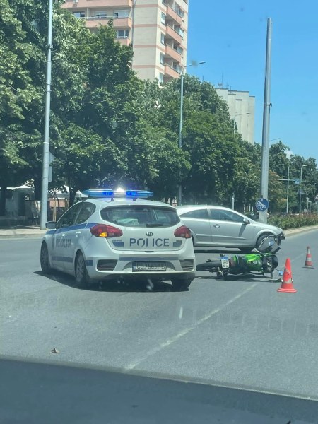 22-годишна шофьорка блъсна моторист в Пловдив