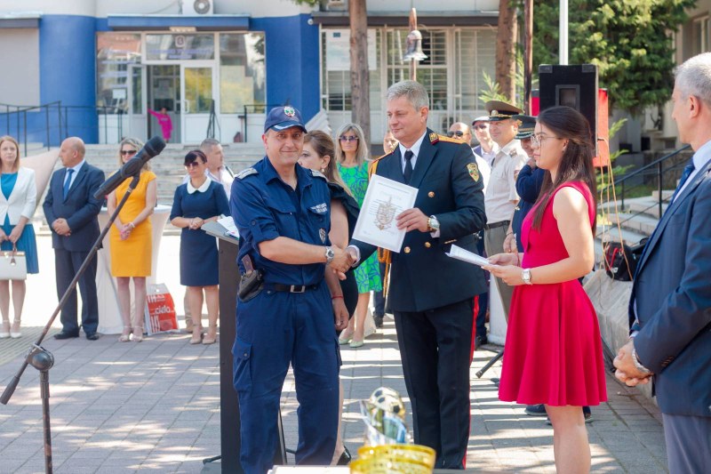 Полицаи и пожарникари от Пазарджик бяха наградени по случай празника на МВР