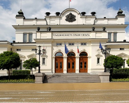 Депутатите се събират в НС, предстои нова лидерска среща между ПП-ДБ и ГЕРБ-СДС