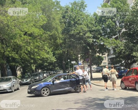 Катастрофа затрудни движението край Братската могила