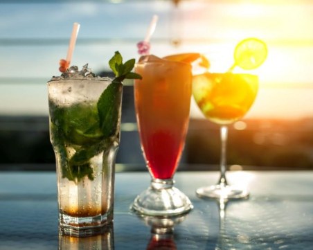 Съставки от популярни коктейли излагат на риск кожата през лятото