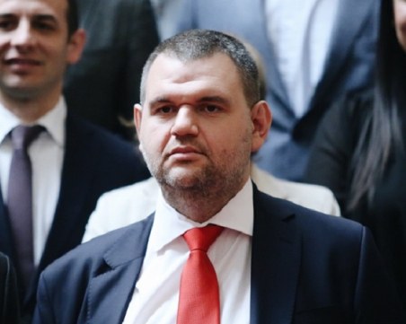 Пеевски за партията на Иван Гешев: Само мога да се усмихна