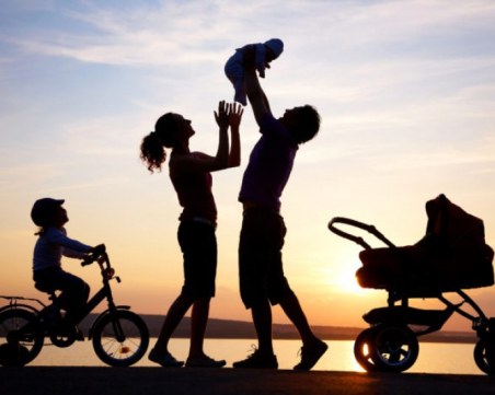 Самотни родители отглеждат децата във всяко трето семейство в Пловдив и областта