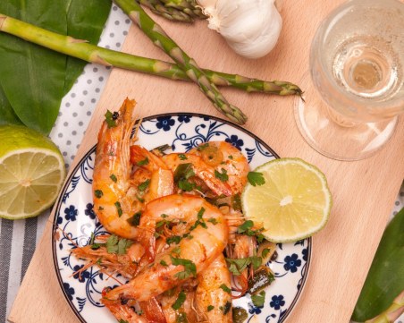 Скариди с чесън и бяло вино