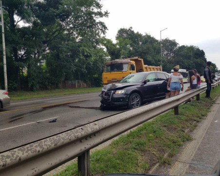 Тежка верижна катастрофа в София с четирима ранени