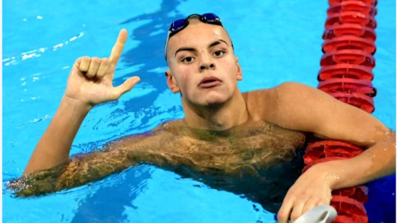 Страхотната форма на 17-годишния български плувец Петър Мицин през 2023-а