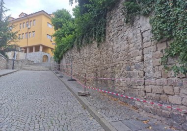 Компрометираният зид на ул Митрополит Паисий ще бъде възстановен след
