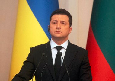 Украинският президент Володимир Зеленски пристигна в България  Полетът бе извършен с българския правителствен самолет  Според