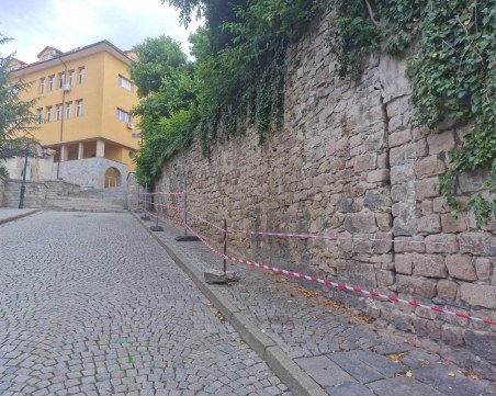 Спасяват компрометирани зидове и калдъръмени настилки в Стария град с 2 млн. лв.