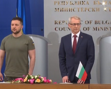 Зеленски: Благодаря ви, че защитавате живота на нашия народ