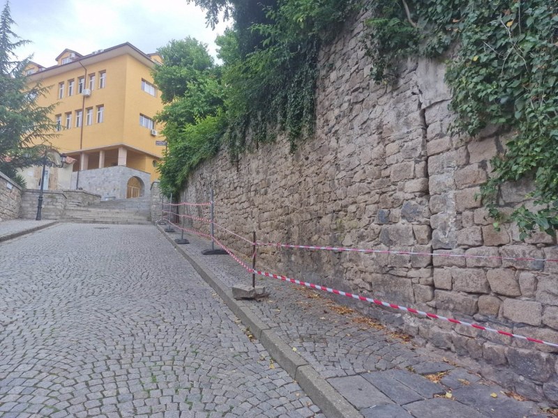 Спасяват компрометирани зидове и калдъръмени настилки в Стария град с 2 млн. лв.