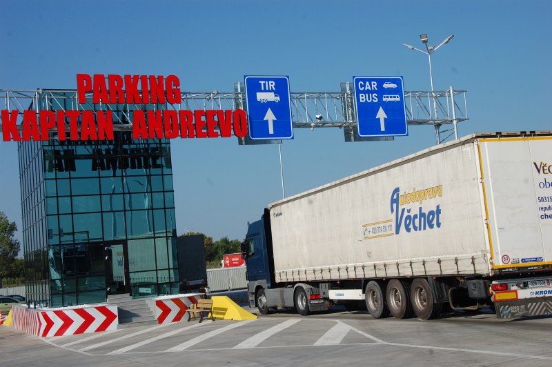 Турски камион прегази български шофьор на „Капитан Андреево