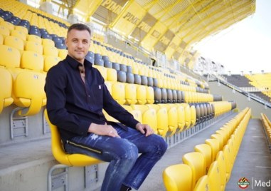 Новият старши треньор на Ботев Пловдив Станислав Генчев сменя схемата