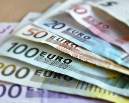 Парламентът отхвърли референдума за еврото