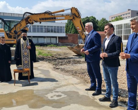 Спортното училище остана без ток, кметът свика спешна оперативка