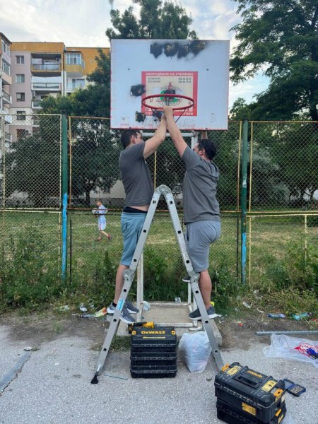 Лошо, Пловдив! Кой счупи новите баскетболни кошове, поставени от доброволците от 