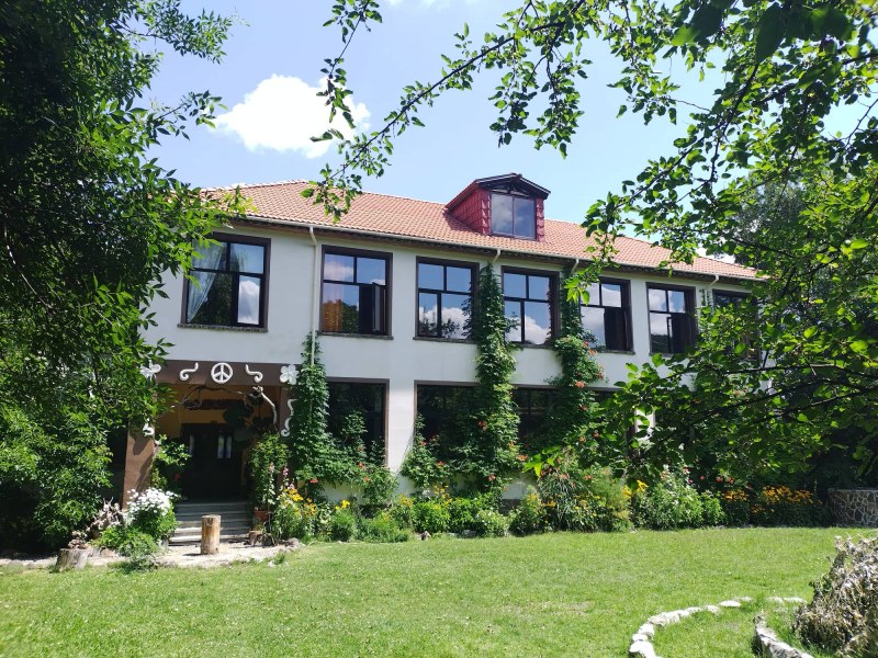 Нормално ли е семейно жилище в Пловдив да струва колкото уелнес комплекс със 17 стаи в Родопите?