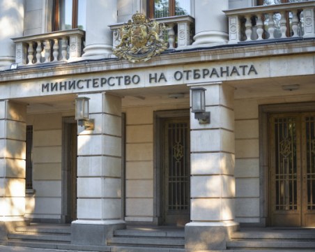 МО към Йотова: Насажда страх и разединява, вместо да обединява