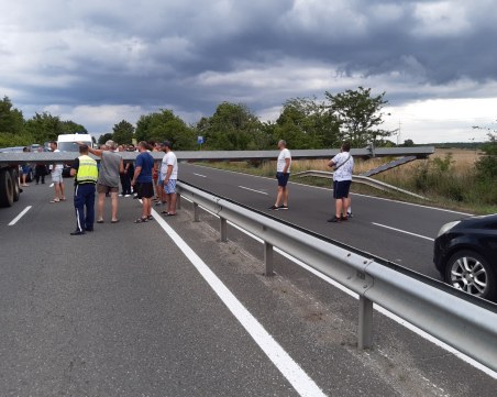 Възстановиха движението по пътя Бургас – Созопол след инцидента с кран