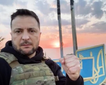 Зеленски посети Змийския остров на 500-ия ден от войната