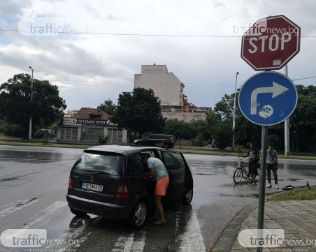 Жена не спря на стоп и блъсна възрастен пешеходец в Пловдив на „зебра”