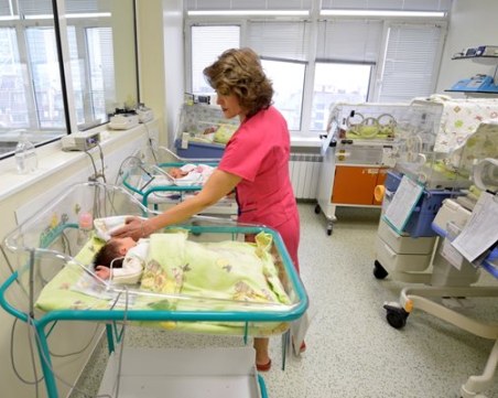 Жена от Враца роди близнаци вкъщи, дори не знаела, че бебетата са две