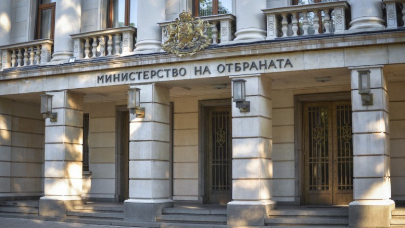 МО към Йотова: Насажда страх и разединява, вместо да обединява