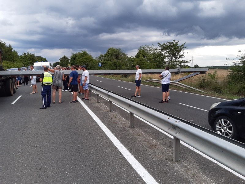 Възстановиха движението по пътя Бургас – Созопол след инцидента с кран