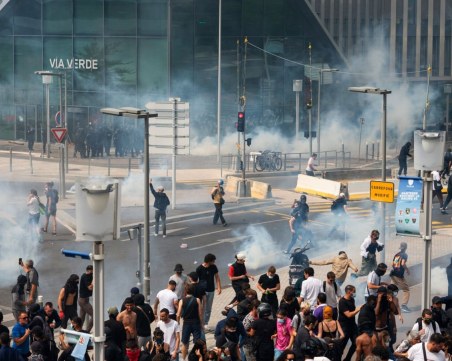 Франция забрани фойерверките на националния празник