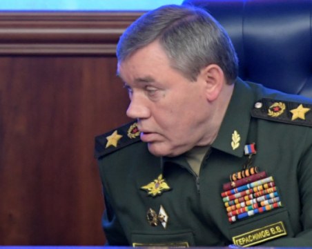 Герасимов все още е на поста си, появи се публично за пръв път след бунта на 