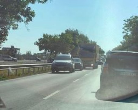 Катастрофа затрудни движението на Околовръстното на Пловдив
