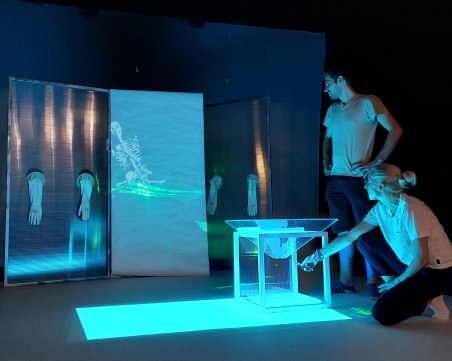 Куклениците показват роботика в театъра