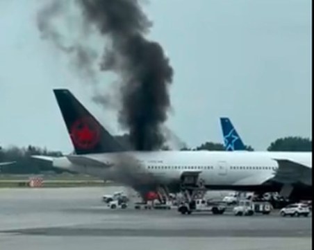 Самолет на Air Canada пламна на летище