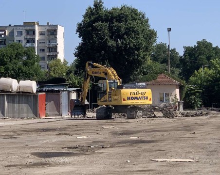 Започва обновяването на базата на 