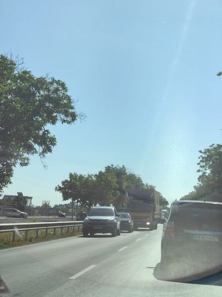 Катастрофа затрудни движението на околовръстния път на Пловдив, в участъка
