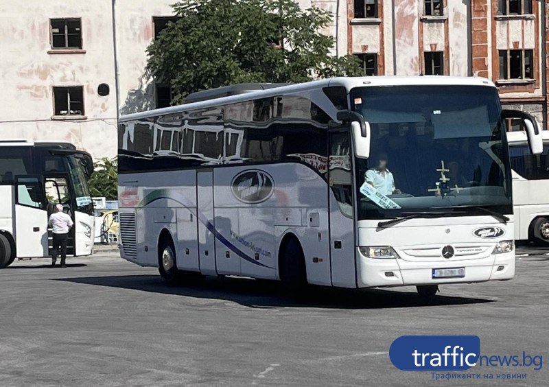 Пловдивчани, недоволни от единствените автобуси до морето: Закъсняват и са в неизправност