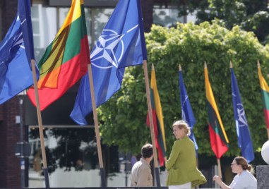 Във Вилнюс започва двудневната среща на върха на НАТО България ще