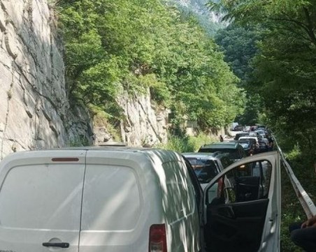 Инцидент затвори пътя Асеновград-Смолян