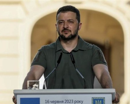 Зеленски: Абсурдна е липсата на срок за прима на Украйна в НАТО