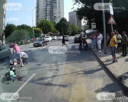 Жените пометени на пешеходна пътека в Пловдив са майка и дъщеря, по-възрастната остава в болница