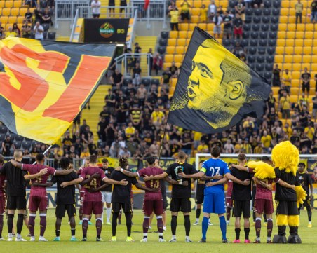 Ботев организира благотворителен тръг с фланелките от мача с Арис