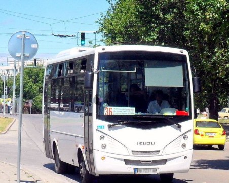 Жена припадна в претъпкан автобус на градския транспорт в Пловдив, возил пътници без климатик