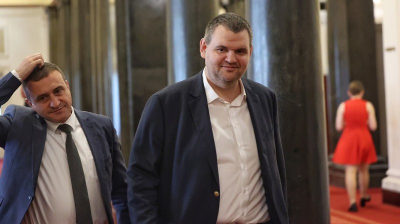 Депутатът от ДПС Делян Пеевски е освободен от комисията по конституционни въпроси,